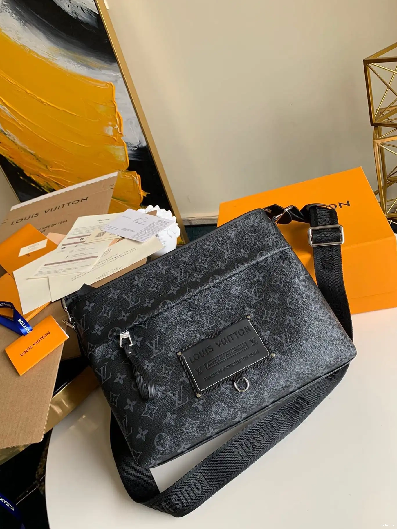 WIS LOUIS MESSENGER VUITTON BAG 0513